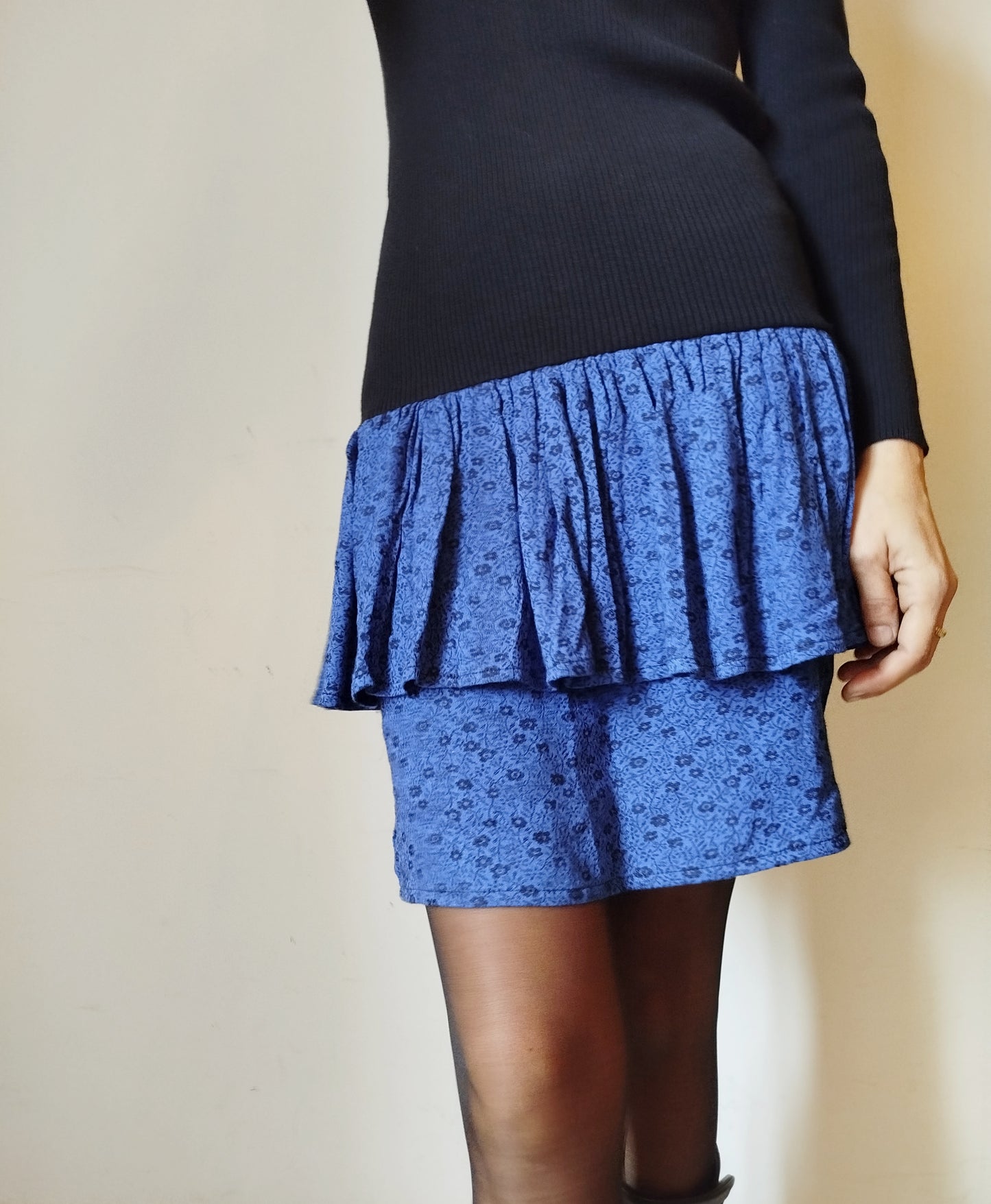 Vestito in maglia con gonnellina a pieghe