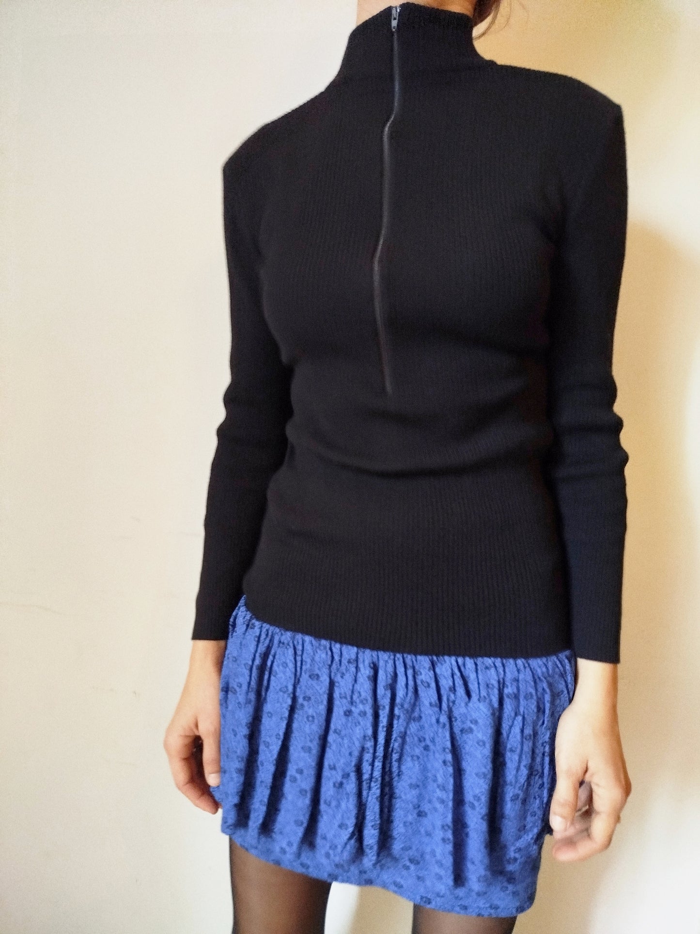 Vestito in maglia con gonnellina a pieghe